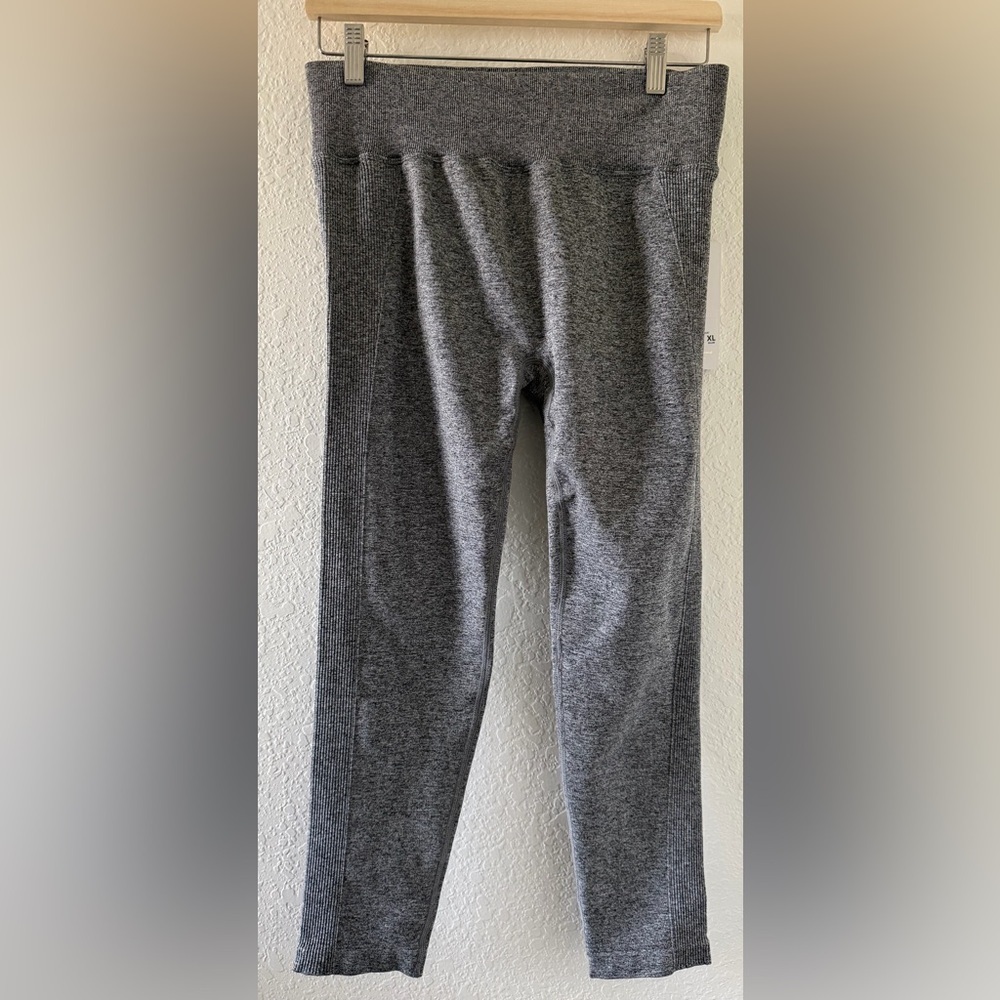 Women’s Gray Bootyful leggings size-XL